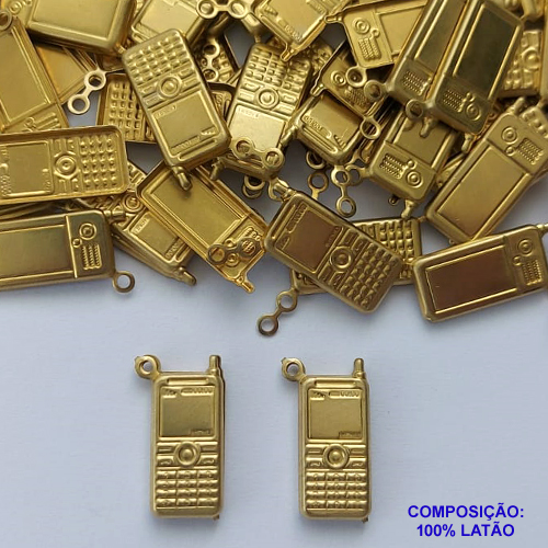 ACESSÓRIO NO BRUTO PRONTO PARA BANHO - (1852) PINGENTE CELULAR DUPLO 18MM - PESO: 1,5GR - COMPOSIÇÃO: 100% LATÃO - BRU0002974