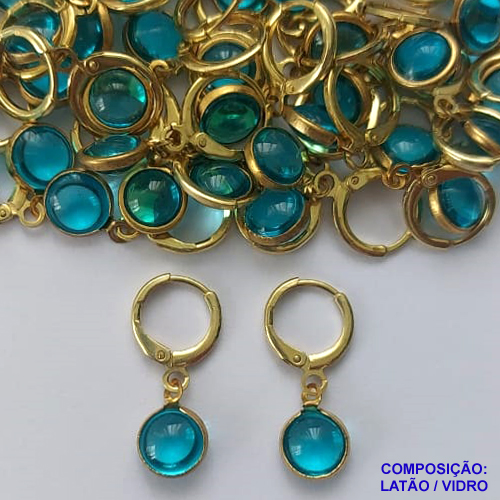 BRINCO NO BRUTO PRONTO BANHO - BRINCO ARGOLINHA DE PRESSÃO (TRANQUETA) COM PINGENTE REDONDO EM VIDRO AZUL CLARO 8MM - PESO TOTAL 1,6GR - BRU14476