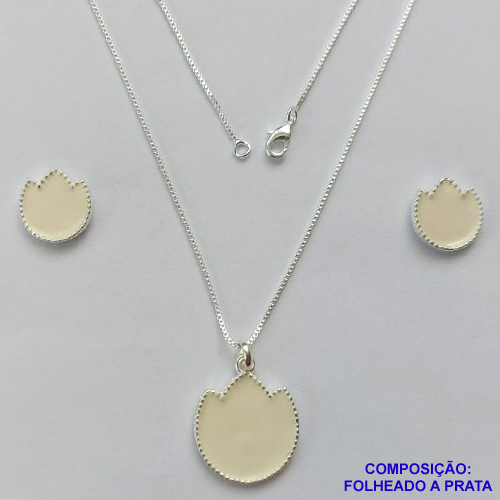 CONJUNTO FOLHEADO A PRATA COM 50 MILÉSIMOS + VERNIZ DIAMOND - CONJUNTO COM CORRENTE VENEZIANA 45CM - BRINCOS DE PINO FLOR ESMALTADA 14MM E PINGENTE EM FLOR ESMALTADA BEGE 20MM - PRA225