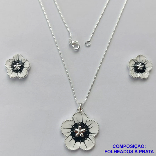CONJUNTO FOLHEADO A PRATA COM 50 MILÉSIMOS + VERNIZ DIAMOND - CONJUNTO COM CORRENTE VENEZIANA 45CM - BRINCOS DE PINO FLOR ESMALTADA 15MM E PINGENTE EM FLOR ESMALTADA BRANCA / PRETA 22MM - PRA240