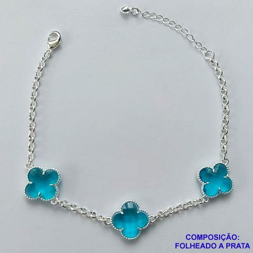 PULSEIRA FOLHEADA A PRATA COM 50 MILÉSIMOS + VERNIZ DIAMOND - PULSEIRA COM TREVOS TIPO VAN CLEEF AZUL EM VIDRO 15MM - TAMANHO: 18CM + EXTENSOR E FECHO LAGOSTA - PRA248