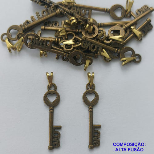 PINGENTE NO BRUTO PRONTO PARA O BANHO - (CX.130)  PINGENTE CHAVE COM PALAVRA LOVE EM ALTA FUSÃO 6X28MM - PESO TOTAL 0,7GR  - BRU14595