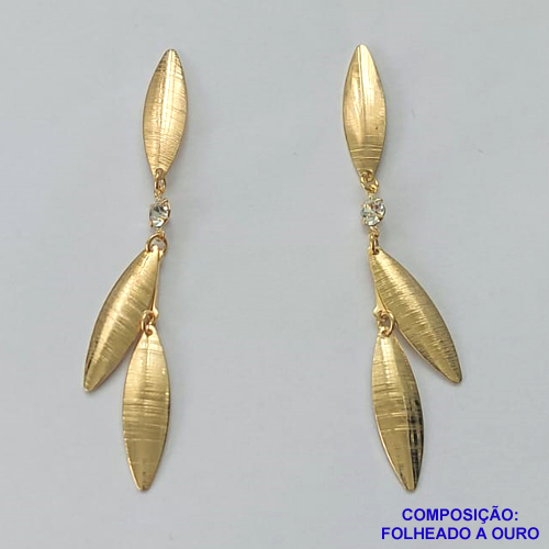 BRINCO FOLHEADO A OURO - BANHADO COM 5 MILÉSIMOS + VERNIZ DIAMOND - BRINCO DE PINO COM FOLHAS E STRASS 77MM - OURO284