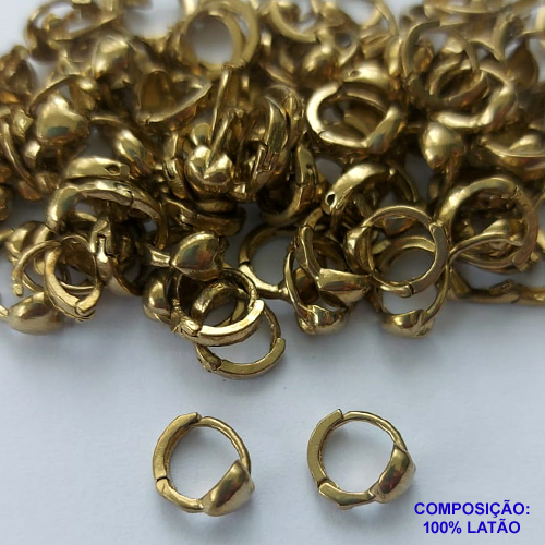 BRINCO NO BRUTO PRONTO PARA O BANHO - (CX.46)  BRINCO DE ARGOLA PEQUENO COM DETALHE EM CORAÇÃO - COMPOSIÇÃO: 100% LATÃO - PESO: 0,7GR - BRU14628
