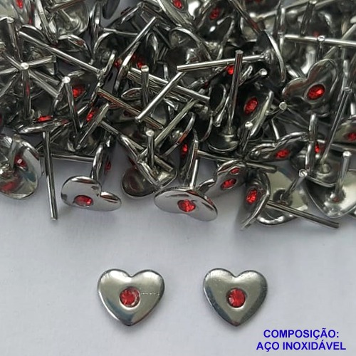 BRINCO EM AÇO INOXIDÁVEL - BRINCO DE PINO CORAÇÃO COM ZIRCÔNIA VERMELHA 7MM  - (CX.116)  COMPOSIÇÃO: AÇO INOXIDÁVEL - AÇO1892
