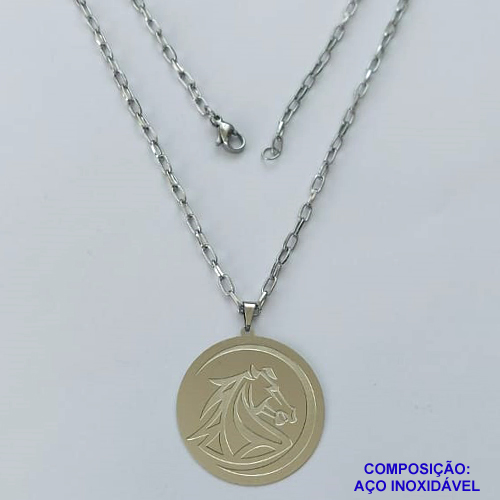 GARGANTILHA EM AÇO INOXIDÁVEL - (AÇO13) (CX.118)  GARGANTILHA COM CORRENTE 70CM E PINGENTE REDONDO COM CAVALO E VERSO PARA GRAVAÇÃO 32MM - COMPOSIÇÃO: AÇO INOXIDÁVEL - AÇO1919
