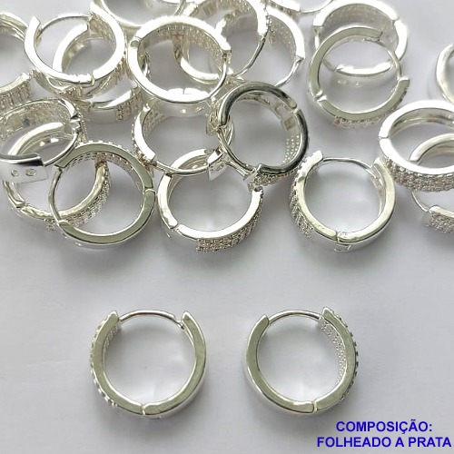 BRINCO FOLHEADA A PRATA COM 50 MILÉSIMOS + VERNIZ DIAMOND - BRINCO ARGOLA COM 3 FILEIRAS DE MICRO ZIRCÔNIAS 12MM PRA323