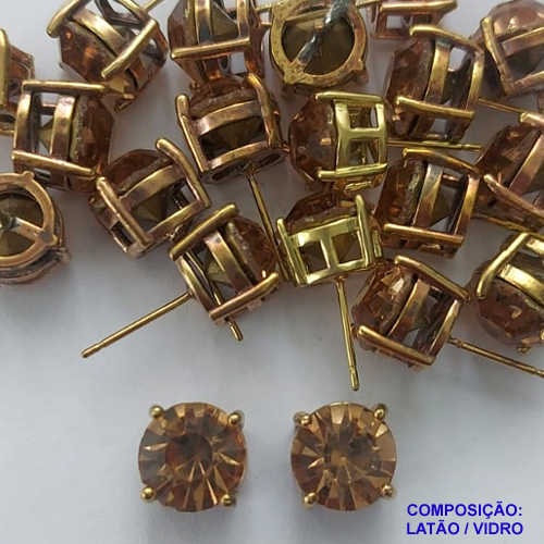 BRINCO NO BRUTO PRONTO PARA O BANHO - BRINCOS DE PINO COM BASE EM ALTA FUSÃO E PEDRA EM VIDRO BEGE 10X10MM - PESO TOTAL 3,2GR - BRU14717
