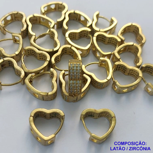 BRINCO NO BRUTO PRONTO PARA O BANHO - (CX.118)  BRINCO ARGOLA CORAÇÃO (TRANQUETA) CRAVEJADO COM TRÊS FILEIRAS DE MICROS ZIRCÔNIAS - TAMANHO 15MM LARGURA 5MM - PESO TOTAL 3,6GR - COMPOSIÇÃO: LATÃO / ZIRCÔNIA - BRU14759