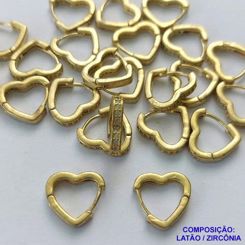 BRINCO NO BRUTO PRONTO PARA O BANHO - (CX.118)  BRINCO ARGOLA CORAÇÃO (TRANQUETA) CRAVEJADO COM DUAS FILEIRAS DE MICROS ZIRCÔNIAS - TAMANHO 13MM LARGURA 2MM - PESO TOTAL 1,4GR - COMPOSIÇÃO: LATÃO / ZIRCÔNIA - BRU14765