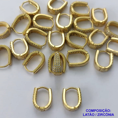 BRINCO NO BRUTO PRONTO PARA O BANHO - (CX.117)  BRINCO ARGOLA (TRANQUETA) CRAVEJADO COM MICROS ZIRCÔNIAS - TAMANHO 15MM LARGURA 5MM - PESO TOTAL 3,1GR - COMPOSIÇÃO: LATÃO / ZIRCÔNIA - BRU14785