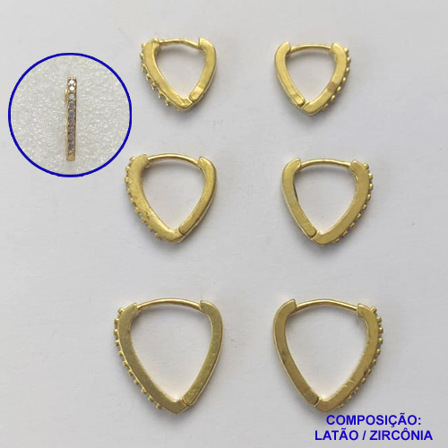 BRINCO NO BRUTO PRONTO PARA O BANHO LATÃO - (CX.117)  TRIO DE BRINCO FORMATO TRIANGULO COM 3 PARES CRAVEJADOS COM MICROS ZIRCÔNIAS - TAMANHOS: 11/13/17MM - PESO TOTAL 5,1GR - BRU14789