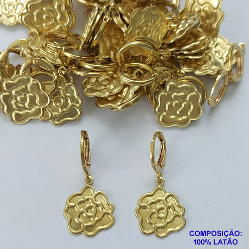 BRINCO NO BRUTO PRONTO PARA O BANHO(CX.127)  BRINCO ARGOLINHA DE PRESSÃO (TRANQUETA) (E3400) COM PINGENTE FLOR 14MM - PESO TOTAL 2,2GR - COMPOSIÇÃO: 100% LATÃO - BRU14820