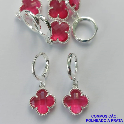 BRINCO FOLHEADO A PRATA COM 50 MILÉSIMOS + VERNIZ DIAMOND - BRINCO ARGOLINHA DE PRESSÃO (TRANQUETA) TIPO VAN CLEEF ROSA VIDRO 10MM PRA370