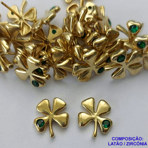 BRINCO NO BRUTO PRONTO PARA O BANHO(CX121) - BRINCO DE PINO TREVO DE 4 FOLHAS CRAVEJADO COM ZIRCÔNIA VERDE (BX001298 C129) - COMPOSIÇÃO: LATÃO / ZIRCÔNIA  - TAMANHO 12X14MM - PESO TOTAL 2,6GR - BRU14861