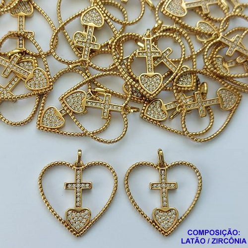 PINGENTE NO BRUTO PRONTO PARA O BANHO - (CX121) PINGENTE CORAÇÃO VAZADO COM CRUCIFIXO CRAVEJADO EM MICROS ZIRCÔNIAS (PX000282 W) - COMPOSIÇÃO: LATÃO / ZIRCÔNIA  - TAMANHO 24X25MM - PESO TOTAL 2GR - BRU14863