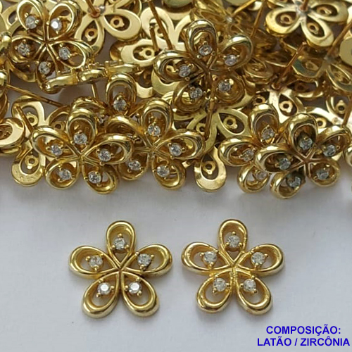BRINCO NO BRUTO PRONTO PARA O BANHO  (CX.123) - BRINCO DE PINO FLOR CRAVEJADO EM MICROS EM ZIRCÔNIAS (BX001362 W) - COMPOSIÇÃO: LATÃO / ZIRCÔNIA  - TAMANHO 13MM - PESO TOTAL 2,4GR - BRU14878