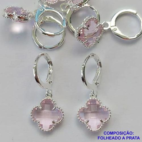 BRINCO FOLHEADO A PRATA COM 50 MILÉSIMOS + VERNIZ DIAMOND - BRINCO ARGOLINHA DE PRESSÃO (TRANQUETA) TIPO VAN CLEEF ROSA VIDRO 10MM PRA380