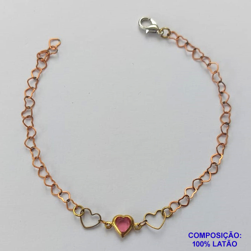 PULSEIRA NO BRUTO PRONTA PARA O BANHO - (CX.31)  PULSEIRA 18CM COM CORAÇÕES VAZADOS E CORAÇÃO ROSA - COMPOSIÇÃO: 100% LATÃO - PESO TOTAL 1,4GR - BRU14895