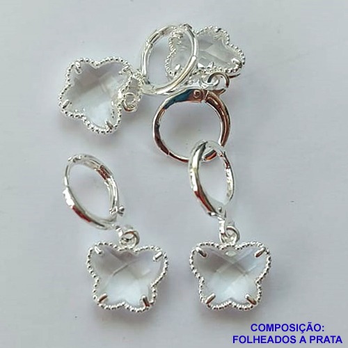 BRINCO FOLHEADO A PRATA COM 50 MILÉSIMOS + VERNIZ DIAMOND - BRINCO ARGOLINHA DE PRESSÃO (TRANQUETA)  VAN CLEEF BORBOLETA VIDRO BRANCA 10MM PRA390