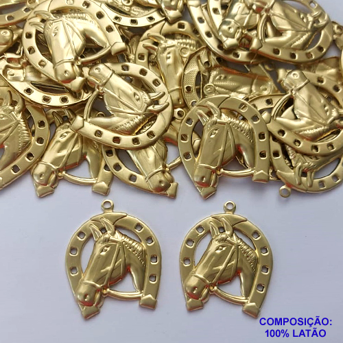 ACESSÓRIO NO BRUTO PRONTO PARA O BANHO - (713) (CX.129)  CAVALO COM FERRADURA 35MM  - PESO 5GR - COMPOSIÇÃO: 100% LATÃO  - BRU0003028