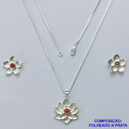 CONJUNTO FOLHEADO A PRATA COM 50 MILÉSIMOS + VERNIZ DIAMOND - CONJUNTO COM CORRENTE VENEZIANA 45CM - BRINCOS DE PINO E PINGENTES EM FLORES COM PEDRA EM ZIRCÔNIA VERMELHA 19X22MM - PRA451