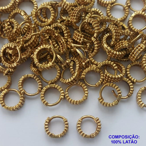 BRINCO NO BRUTO PRONTO PARA O BANHO - (CX.129)  BRINCO ARGOLINHA DE PRESSÃO 3X9MM - PESO TOTAL 1,1GR - COMPOSIÇÃO: 100% LATÃO - BRU15036