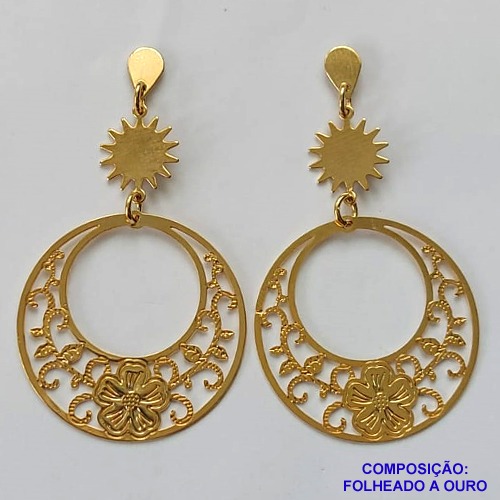 BRINCO FOLHEADO A OURO - BANHADO COM 5 MILÉSIMOS + VERNIZ DIAMOND - BRINCO DE PINO LISO E CÍRCULO VAZADOS DESENHADO 32MM - OURO348