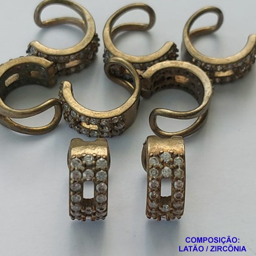 BRINCO NO BRUTO PARA BANHO - EAR CUFF COM ZIRCÔNIAS CRISTAIS - TAMANHO 4X11MM (VENDIDO POR UNIDADE) - PESO 1,2GR - COMPOSIÇÃO: LATÃO / ZIRCÔNIA - BRU15074
