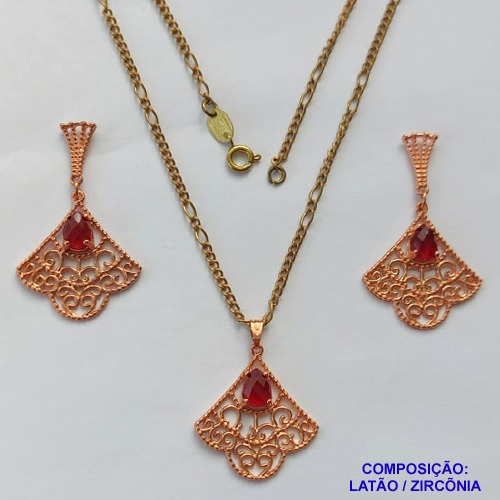 CONJUNTO NO BRUTO PRONTO PARA O BANHO - (CX.129)  COM CORRENTE DE 45CM PINGENTE FORMATO LEQUE COM VIDRO VERMELHO E BRINCO DE PINO - PESO TOTAL 11,2GR - COMPOSIÇÃO LATÃO E VIDRO - BRU15075