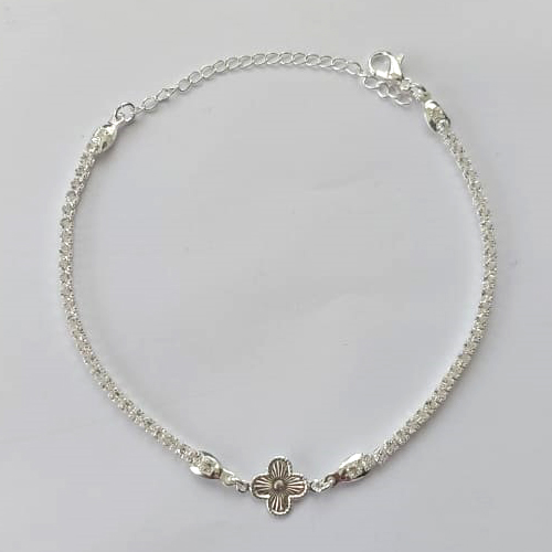 PULSEIRA FOLHEADA A PRATA COM 50 MILÉSIMOS + VERNIZ DIAMOND - PULSEIRA TODA EM ZIRCÔNIA 18CM + EXTENSOR E PINGENTE TREVO TIPO VAN CLEEF 10MM  PRA500