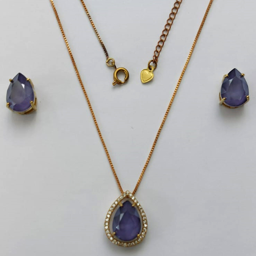 CONJUNTO NO BRUTO PRONTO PARA O BANHO - CONJUNTO COM CORRENTE VENEZIANA 45CM - BRINCOS DE PINO E PINGENTE BASE EM ALTA FUSÃO COM ZIRCÔNIAS CRISTAIS E PEDRA EM ZIRCÔNIA LILÁS 10X14MM - PESO TOTAL 8,2GR - BRU15176