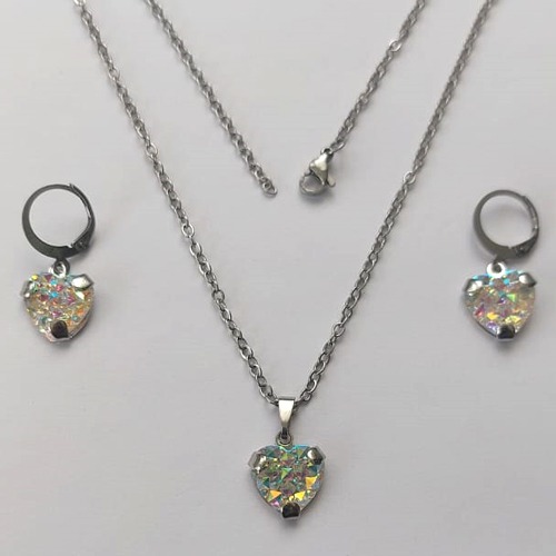 CONJUNTO EM AÇO INOXIDÁVEL - (AÇO03)  - (CX.75) CONJUNTO COM CORRENTE 50CM E BRINCOS ARGOLINHA DE PRESSÃO COM PINGENTES CORAÇÃO EM CRISTAL COM GLITTER 12MM - COMPOSIÇÃO: AÇO INOXIDÁVEL - AÇO2095