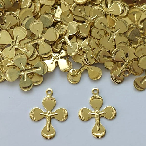 ACESSÓRIO NO BRUTO PRONTO PARA O BANHO - (E2669) PINGENTE CRUCIFIXO 18MM COM UMA ARGOLINHA - PESO 0,4GR - COMPOSIÇÃO: 100% LATÃO (PEÇA VENDIDA POR UNIDADE) - BRU0003093