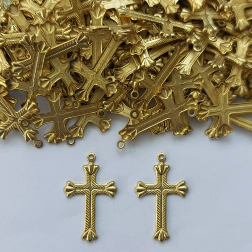 ACESSÓRIO NO BRUTO PRONTO PARA O BANHO(CX02) - (E2234) PINGENTE CRUCIFIXO 20MM COM UMA ARGOLINHA - PESO 0,4GR - COMPOSIÇÃO: 100% LATÃO (PEÇA VENDIDA POR UNIDADE) - BRU0003097