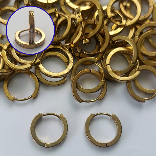 BRINCO NO BRUTO PRONTO PARA O BANHO - BRINCO ARGOLINHA DE PRESSÃO CRAVEJADO EM MICROS ZIRCÔNIAS - TAMANHO: 2X15MM - PESO TOTAL 1,9GR - COMPOSIÇÃO: LATÃO / ZIRCÔNIA - BRU15233