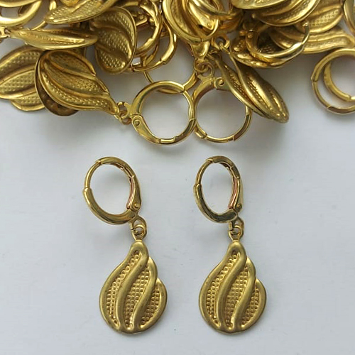 BRINCO NO BRUTO PRONTO PARA O BANHO - (CX.134)  (V3136) BRINCO ARGOLINHA DE PRESSÃO COM PINGENTE ASA TRABALHADA 18MM - PESO: 1,8GR - COMPOSIÇÃO: 100% LATÃO - BRU15389