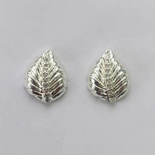 BRINCO FOLHEADA A PRATA COM 50 MILÉSIMOS + VERNIZ DIAMOND -  BRINCOS DE PINO FOLHA COM MICRO ZIRCÔNIAS 8MM -PRA557