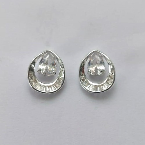 BRINCO FOLHEADA A PRATA COM 50 MILÉSIMOS + VERNIZ DIAMOND -  BRINCOS DE PINO COM MICRO ZIRCÔNIAS E ZIRCÔNIA 10MM -PRA561