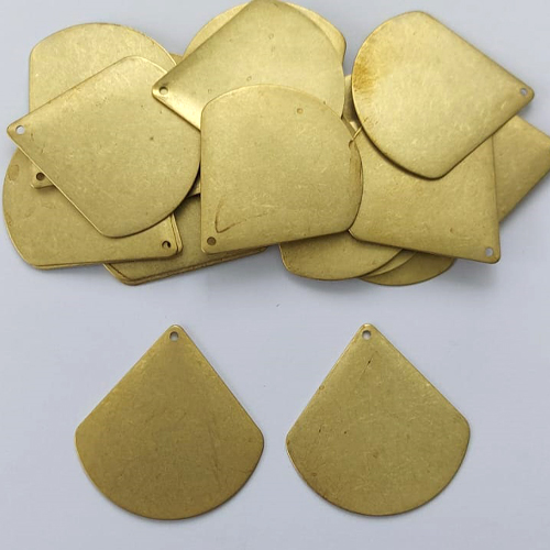 ACESSÓRIO NO BRUTO PRONTO PARA O BANHO - (V1518) CHAPINHA LEQUE PARA GRAVAÇÃO 35MM - PESO TOTAL 2,6GR - COMPOSIÇÃO: 100% LATÃO - (VENDIDO POR UNIDADE) - BRU0003113