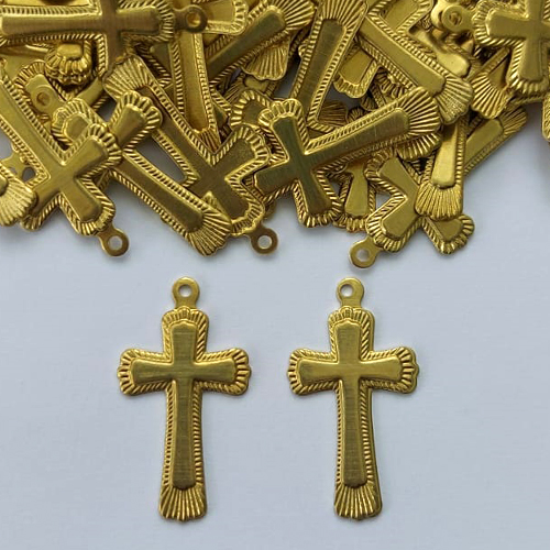 ACESSÓRIO NO BRUTO PRONTO PARA O BANHO - (3.355) CRUCIFIXO 28MM - PESO TOTAL 0,7GR - COMPOSIÇÃO: 100% LATÃO - (VENDIDO POR UNIDADE) - BRU0003119