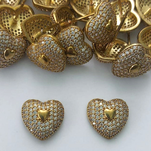 BRINCO NO BRUTO PRONTO PARA O BANHO - BRINCO DE PINO CORAÇÃO CRAVEJADO EM MICROS ZIRCÔNIAS 11MM - COMPOSIÇÃO: LATÃO / ZIRCÔNIA - PESO TOTAL 2,6GR - BRU15466
