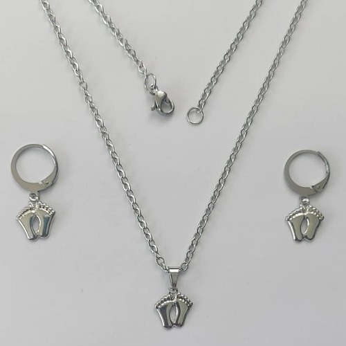 CONJUNTO EM AÇO INOXIDÁVEL(CX117) - (AÇO03C) - CONJUNTO COM CORRENTE 50CM E BRINCOS ARGOLINHA DE PRESSÃO COM PINGENTES PEZINHO 9MM - COMPOSIÇÃO: AÇO INOXIDÁVEL - AÇO2110