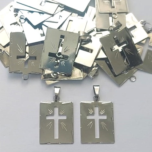 PINGENTE EM AÇO INOXIDÁVEL - (CX69) - PINGENTE RETANGULAR CRUCIFIXO 14X20MM - COMPOSIÇÃO: AÇO INOXIDÁVEL - AÇO2134