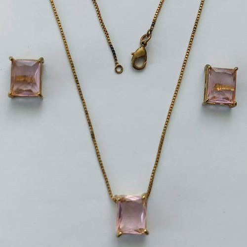 CONJUNTO NO BRUTO PRONTO PARA O BANHO - GARGANTILHA COM CORRENTE VENEZIANA 45CM E PINGENTE EM ZIRCÔNIA ROSA RETANGULAR 8X10CM - PESO TOTAL 5GR - BRU15513