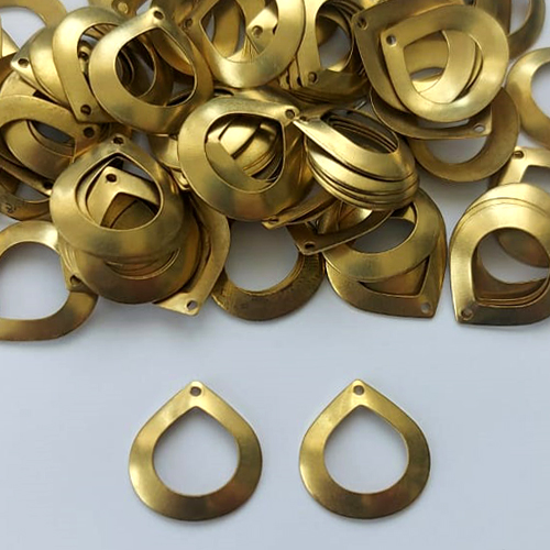 ACESSÓRIO NO BRUTO PRONTO PARA BANHO - (V1823) (CX.124) GOTA VAZADA 16X17MM - PESO: 0,5GR - (VALOR UNITÁRIO) BRU0003140