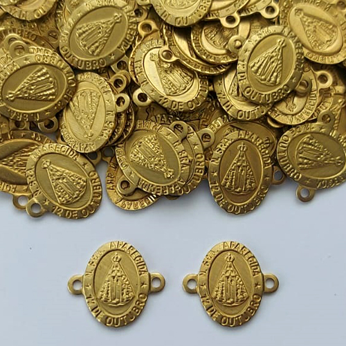 ACESSÓRIO NO BRUTO PRONTO PARA O BANHO - (3.1447A2) (CX.30) NOSSA SRA APARECIDA COM DUAS ARGOLINHAS 12MM - PESO TOTAL 0,5GR - COMPOSIÇÃO: 100% LATÃO - (VENDIDO POR UNIDADE) BRU0003143