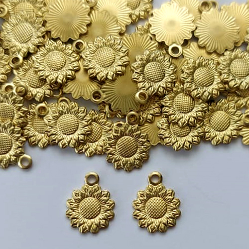 ACESSÓRIO NO BRUTO PRONTO PARA O BANHO - (5126) FLOR 7MM - PESO TOTAL 0,3GR - COMPOSIÇÃO: 100% LATÃO - (VENDIDO POR UNIDADE) BRU0003144