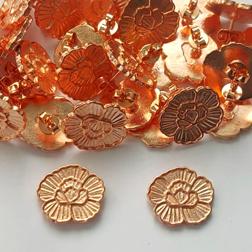 BRINCO NO BRUTO PRONTO PARA O BANHO - (CRIS) (CX.136)  (PFG01) BRINCO DE PINO FLOR 14X16MM - PESO TOTAL: 2,9GR - BRU15525