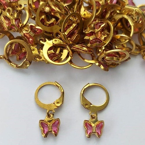 BRINCO NO BRUTO PRONTO PARA O BANHO -  (CX.120)  BRINCO ARGOLINHA DE PRESSÃO BORBOLETA EM VIDRO PINK 8MM  - PESO: 0,8GR - BRU15533